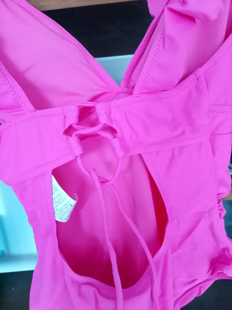 Traje de baño entero fucsia con diseño ajustable - 3