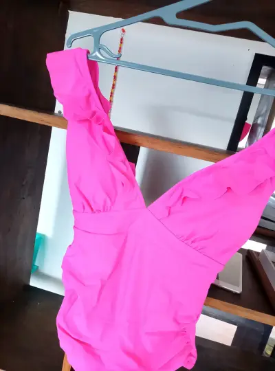 Traje de baño entero fucsia con diseño ajustable - miniatura 4