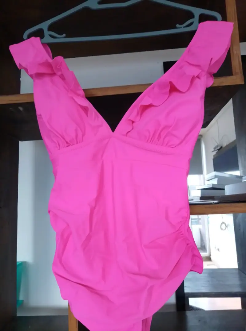 Traje de baño entero fucsia con diseño ajustable - 5