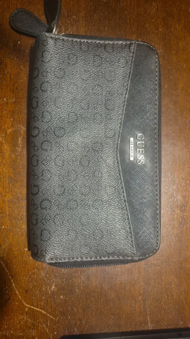 Billetera Guess negra con cierre - 1