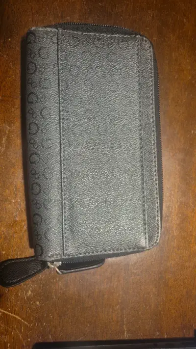Billetera Guess negra con cierre - miniatura 2
