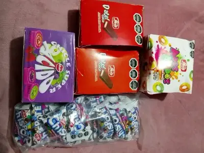 Variedad de dulces y chocolates fruna - miniatura 1