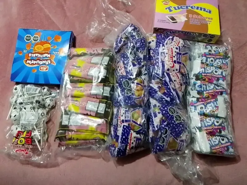 Variedad de dulces y chocolates fruna - 2