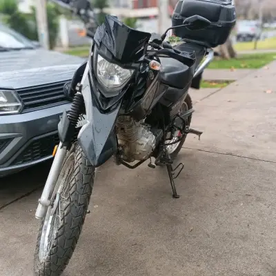 Moto Yamaha XTZ 125 negra en buen estado - miniatura 1