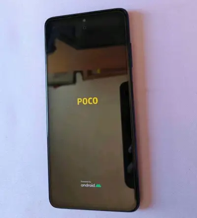 Smartphone POCO con Android en buen estado - miniatura 1