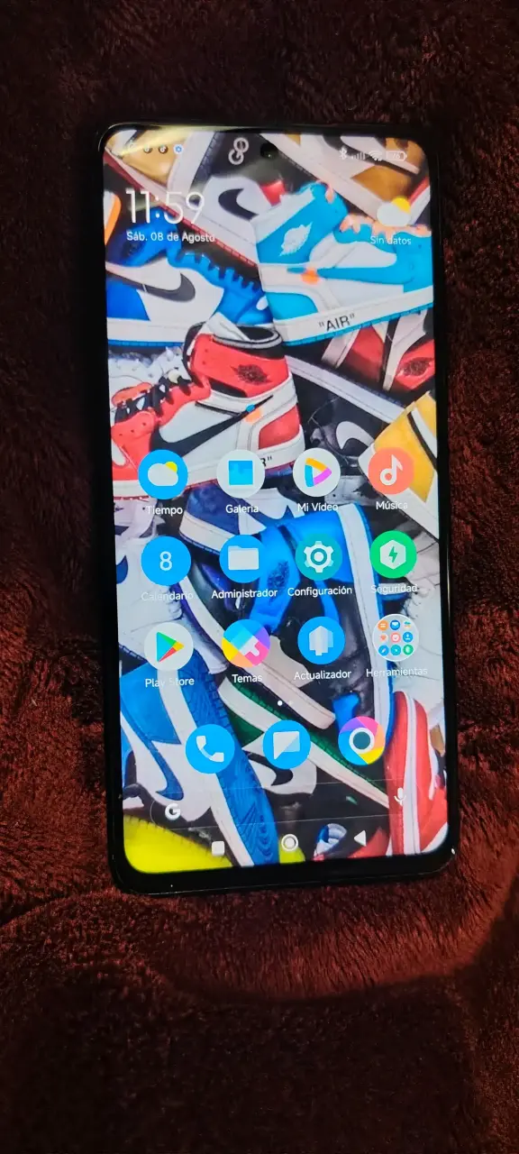 Smartphone POCO con Android en buen estado - 2