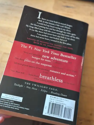 'New Moon' de Stephenie Meyer en inglés - miniatura 2