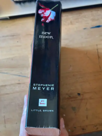 'New Moon' de Stephenie Meyer en inglés - miniatura 3