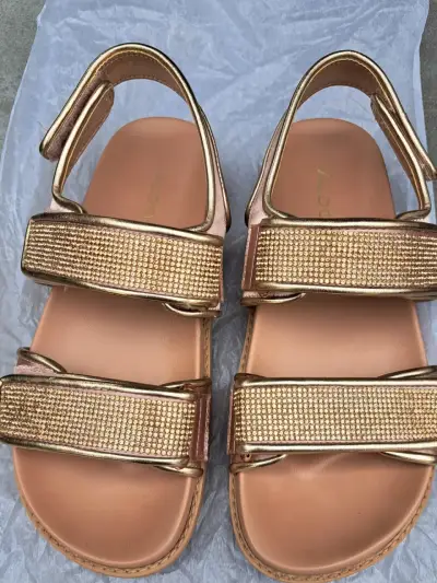 Sandalias doradas con detalles brillantes Aldo - miniatura 1