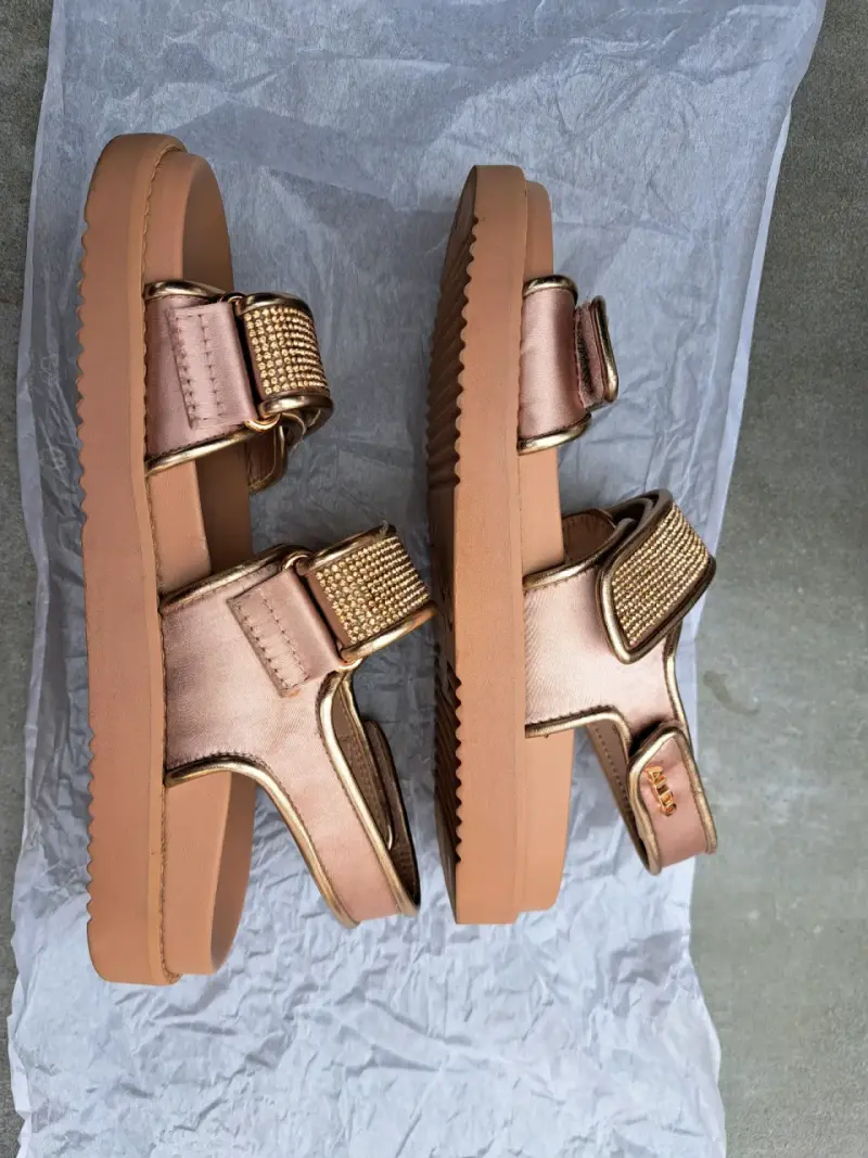 Sandalias doradas con detalles brillantes Aldo - 2