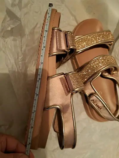 Sandalias doradas con detalles brillantes Aldo - miniatura 5