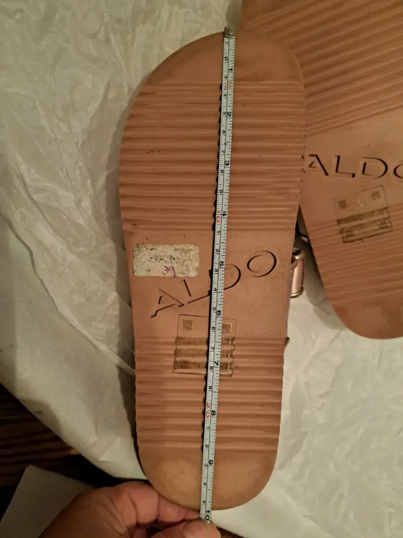 Sandalias doradas con detalles brillantes Aldo - 6
