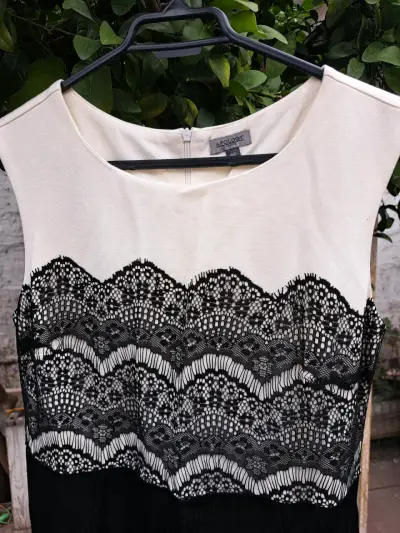 Vestido Apology blanco y negro con encaje - miniatura 6