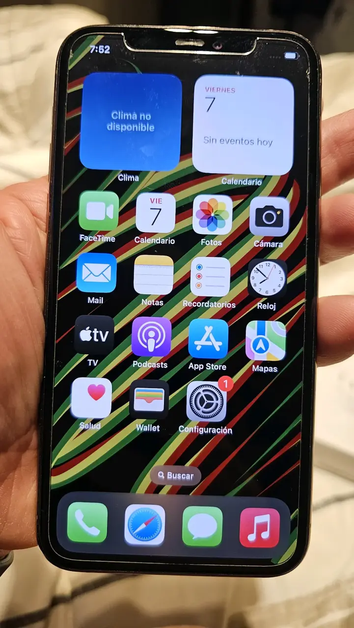 iPhone 11 Pro 64 Gb en buen estado - 1