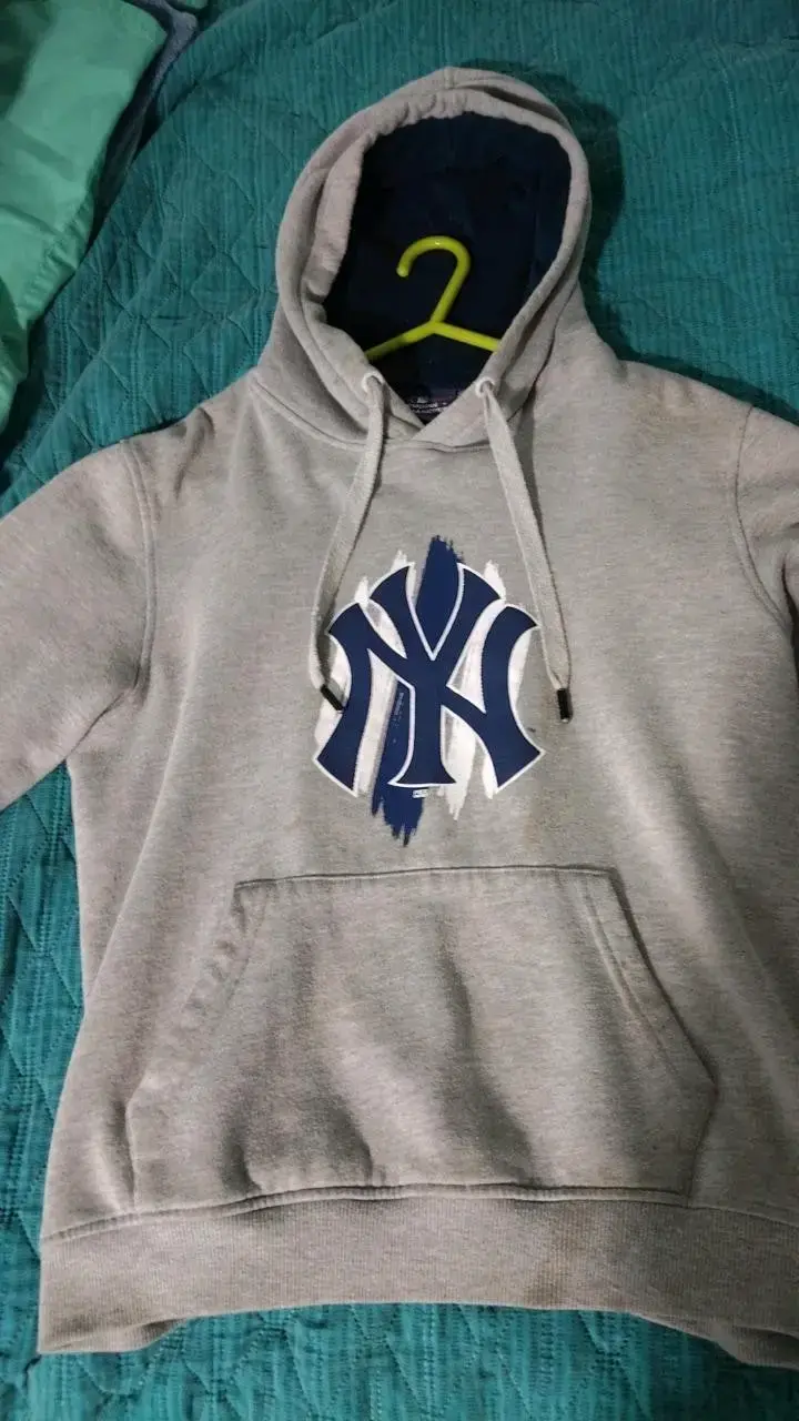Polerón gris New York Yankees con capucha - 2