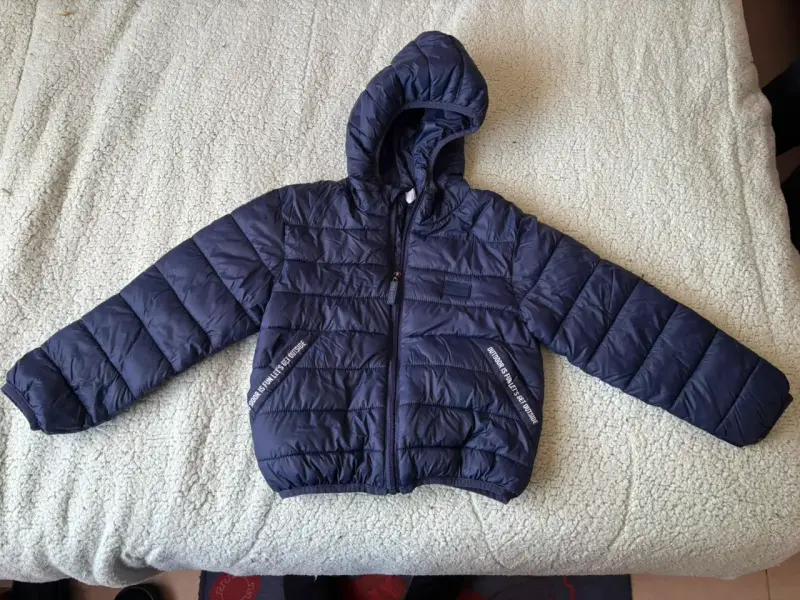 Chaqueta azul con capucha para niño - 1