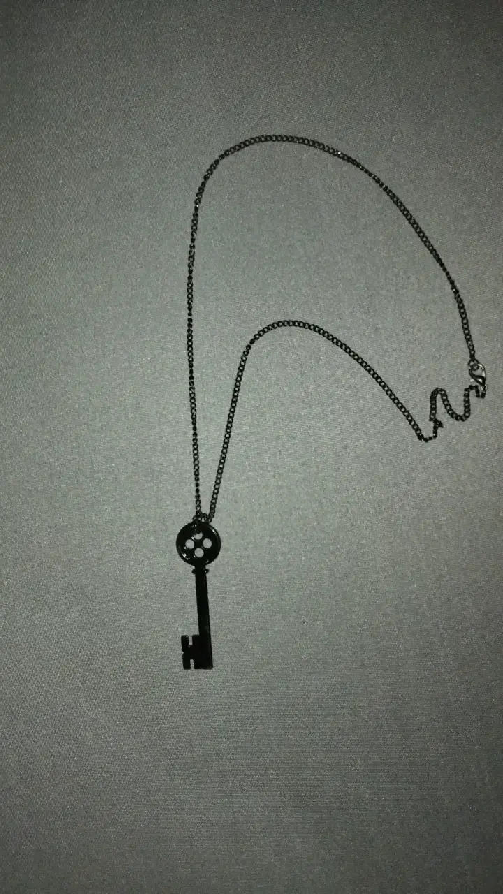 Collar con colgante de llave coraline