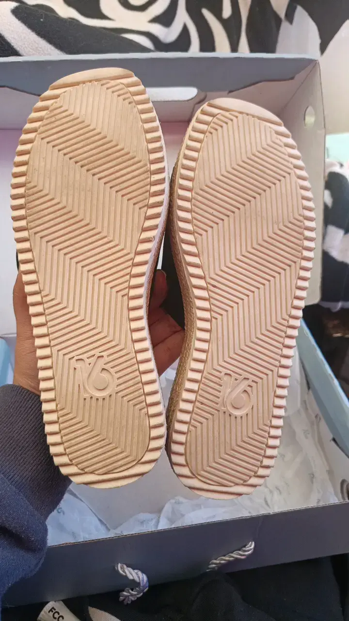Sandalias negras de plataforma 16 Hrs - 4