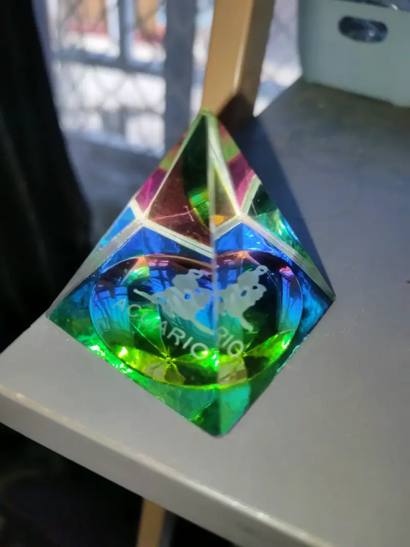 Pirámide decorativa de cristal Acuario - 2