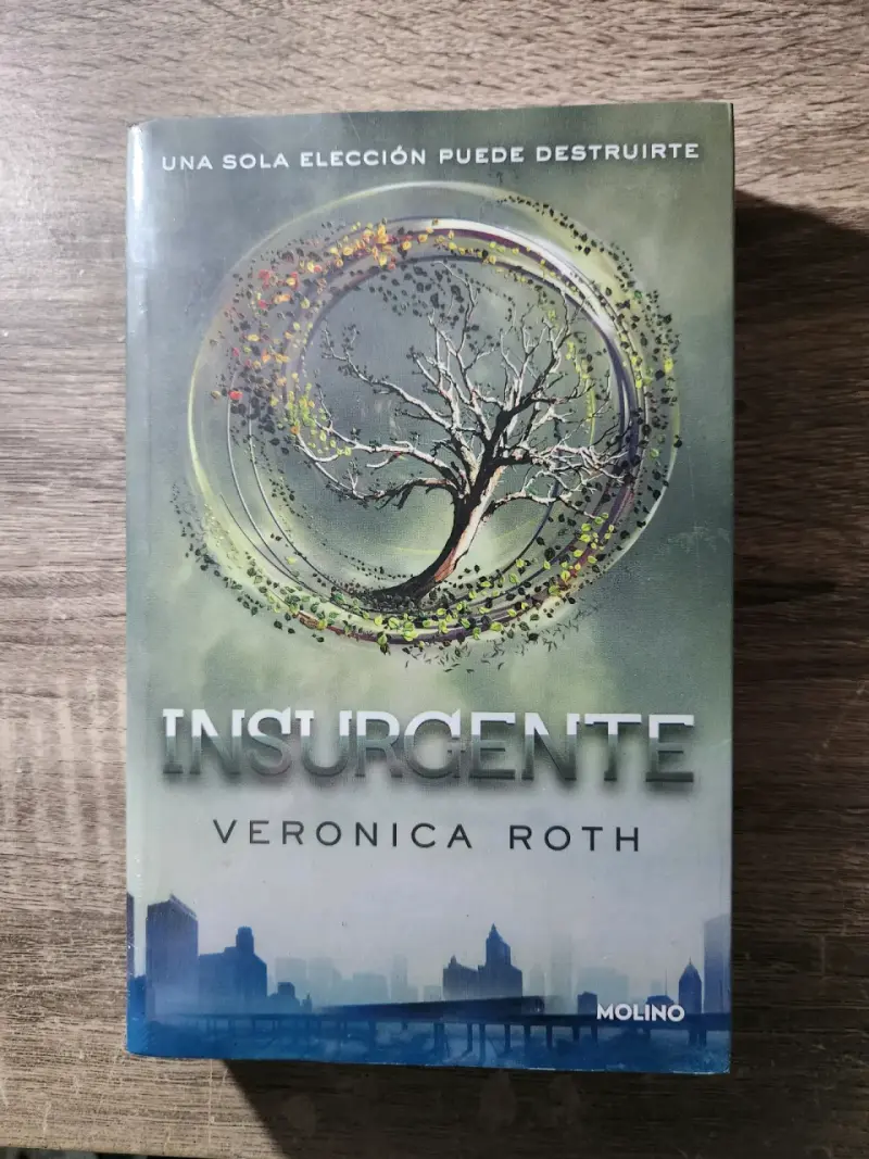 Libro Insurgente de Veronica Roth en buen estado