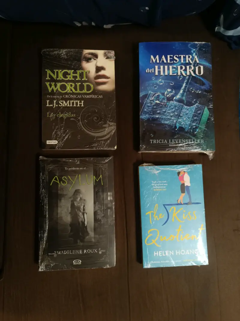 Libros variados de ficción y fantasía - 2