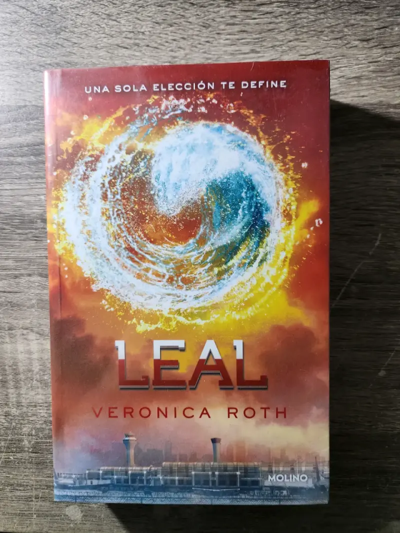 Libro 'Leal' de Veronica Roth en español