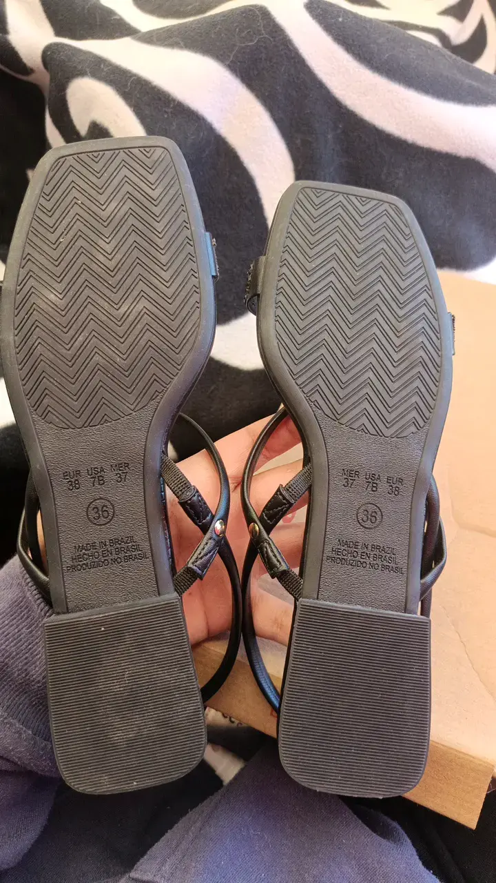 Sandalias negras con detalles brillantes Bata - 2