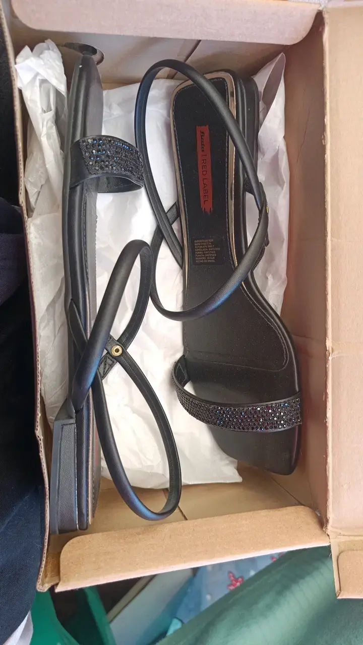 Sandalias negras con detalles brillantes Bata - 3