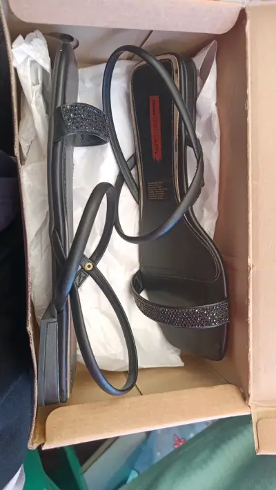 Sandalias negras con detalles brillantes Bata - miniatura 3