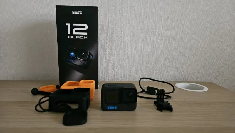 Cámara GoPro Hero 12 Black con accesorios