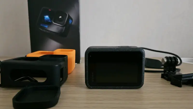 Cámara GoPro Hero 12 Black con accesorios - 2