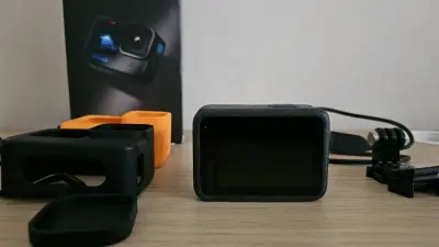 Cámara GoPro Hero 12 Black con accesorios - miniatura 2