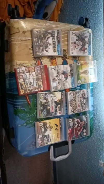 Consola PS3 con juegos y controles - miniatura 2