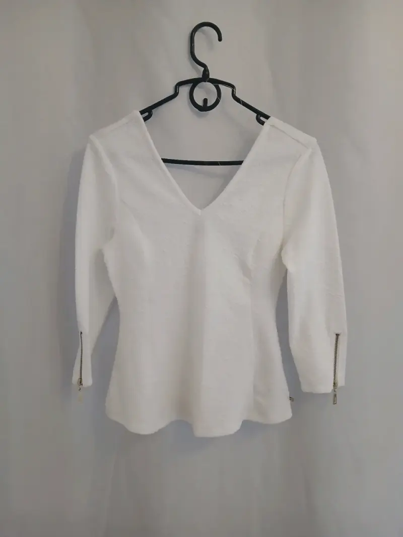 Blusa Blanca con Cierre en Mangas - 1