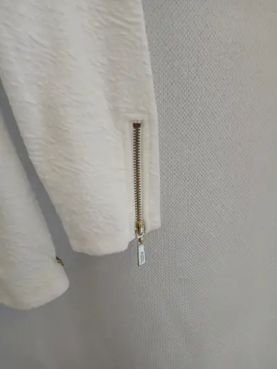 Blusa Blanca con Cierre en Mangas - miniatura 2