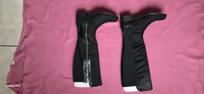 Botas negras altas con cierre lateral - miniatura 2