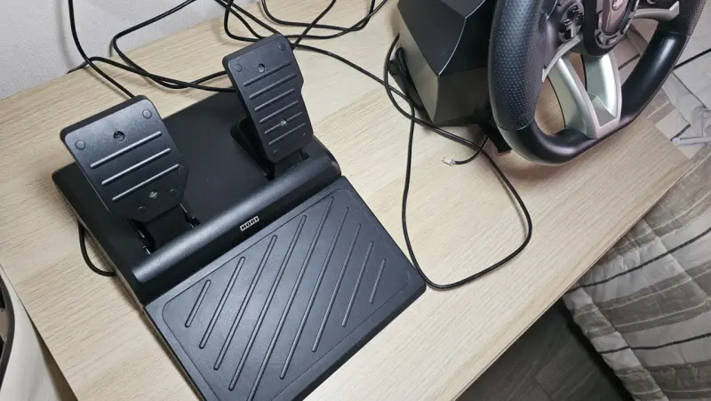 Volante y pedales Hori para PlayStation - 3