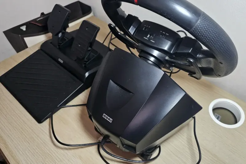 Volante y pedales Hori para PlayStation - 5