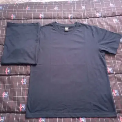 Polera negra básica para hombre - miniatura 1