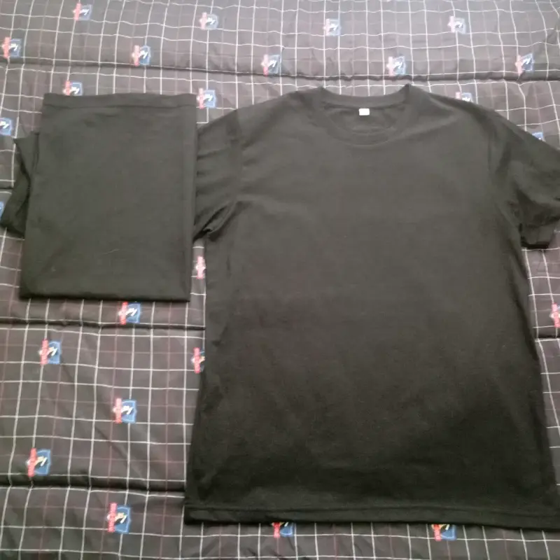 Polera negra básica para hombre - 2