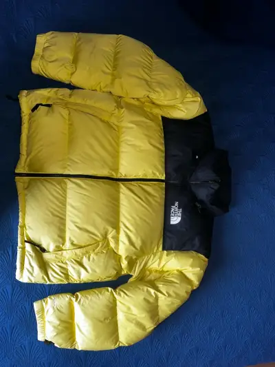 Chaqueta de plumas amarilla The North Face - miniatura 1