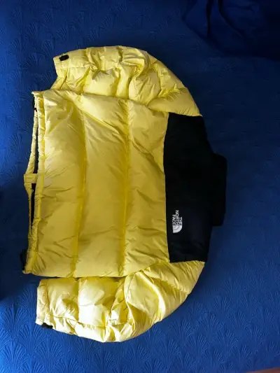 Chaqueta de plumas amarilla The North Face - miniatura 3