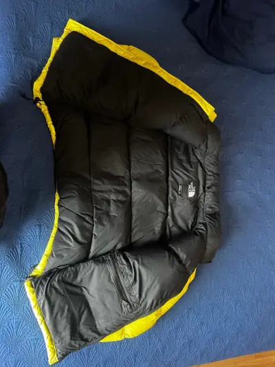 Chaqueta de plumas amarilla The North Face - miniatura 4
