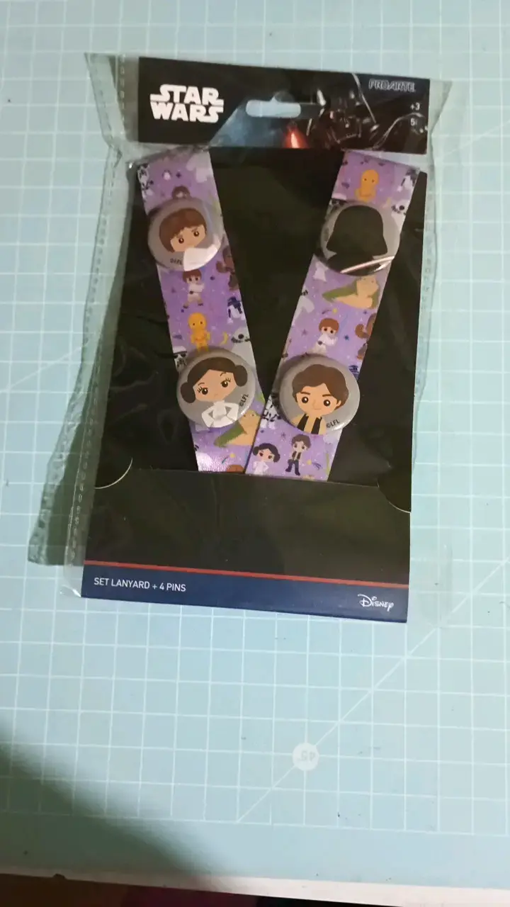 Set de Lanyard y Pins Star Wars Disney - 1