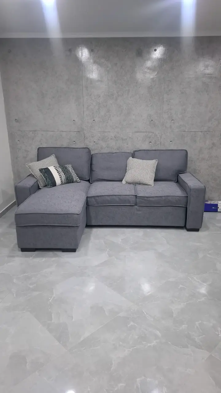 Sofá seccional gris con chaise longue - 2