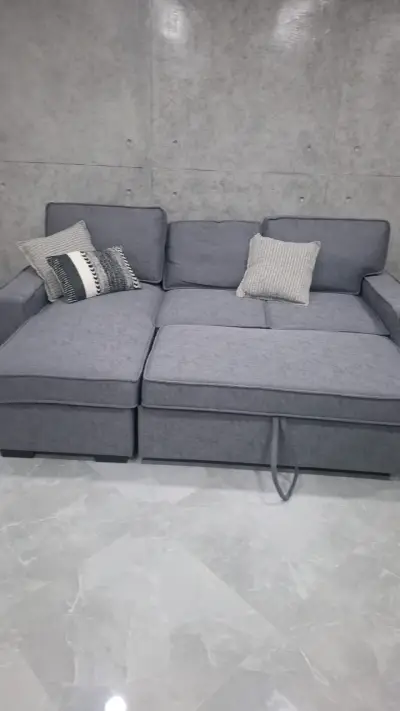 Sofá seccional gris con chaise longue - miniatura 3
