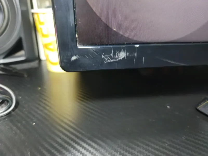 Monitor LG de 24 pulgadas con detalles - 4