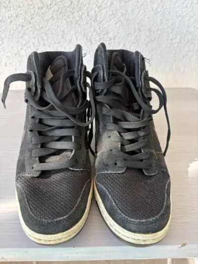 Zapatillas negras de caña alta Nike - miniatura 2