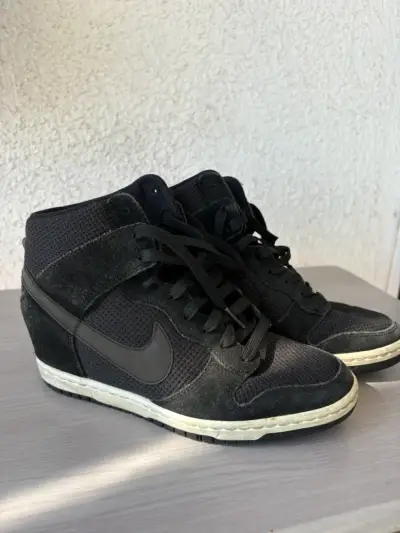 Zapatillas negras de caña alta Nike - miniatura 3