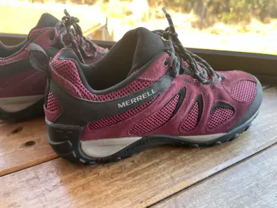 Zapatillas de trekking Merrell color burdeos - miniatura 1